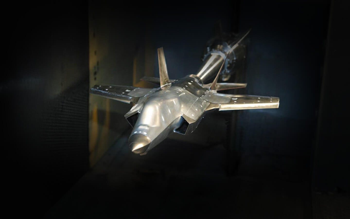 fighter-jet-inlet-testing